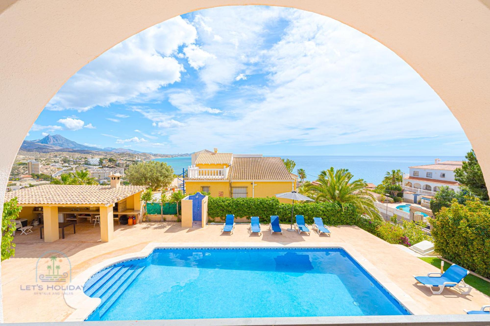 Dolores Perfect For Holidays * El Campello